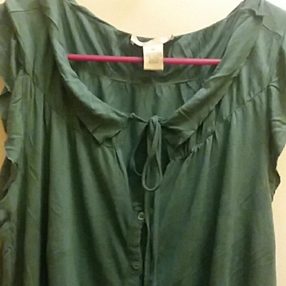 Beautiful Top - Picture 3 of 5